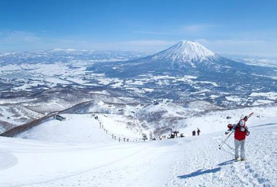 【跟著大明星滑雪去】讓梁朝偉、胡歌、霍建華都情有獨鍾的滑雪勝地，網友大呼：真想滑雪撞滿懷！